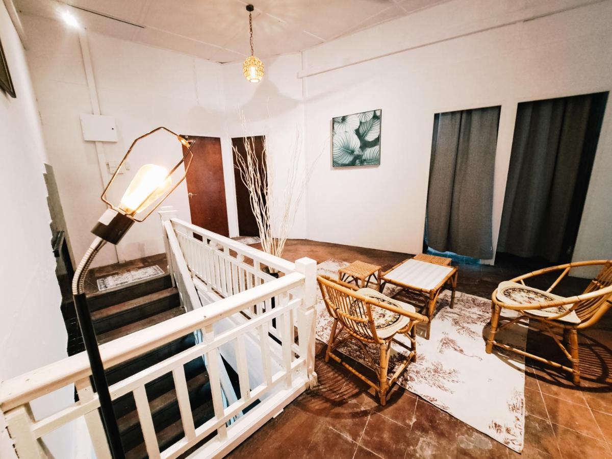 ג'ורג' טאון 111 Hutton Lane Hostel מראה חיצוני תמונה