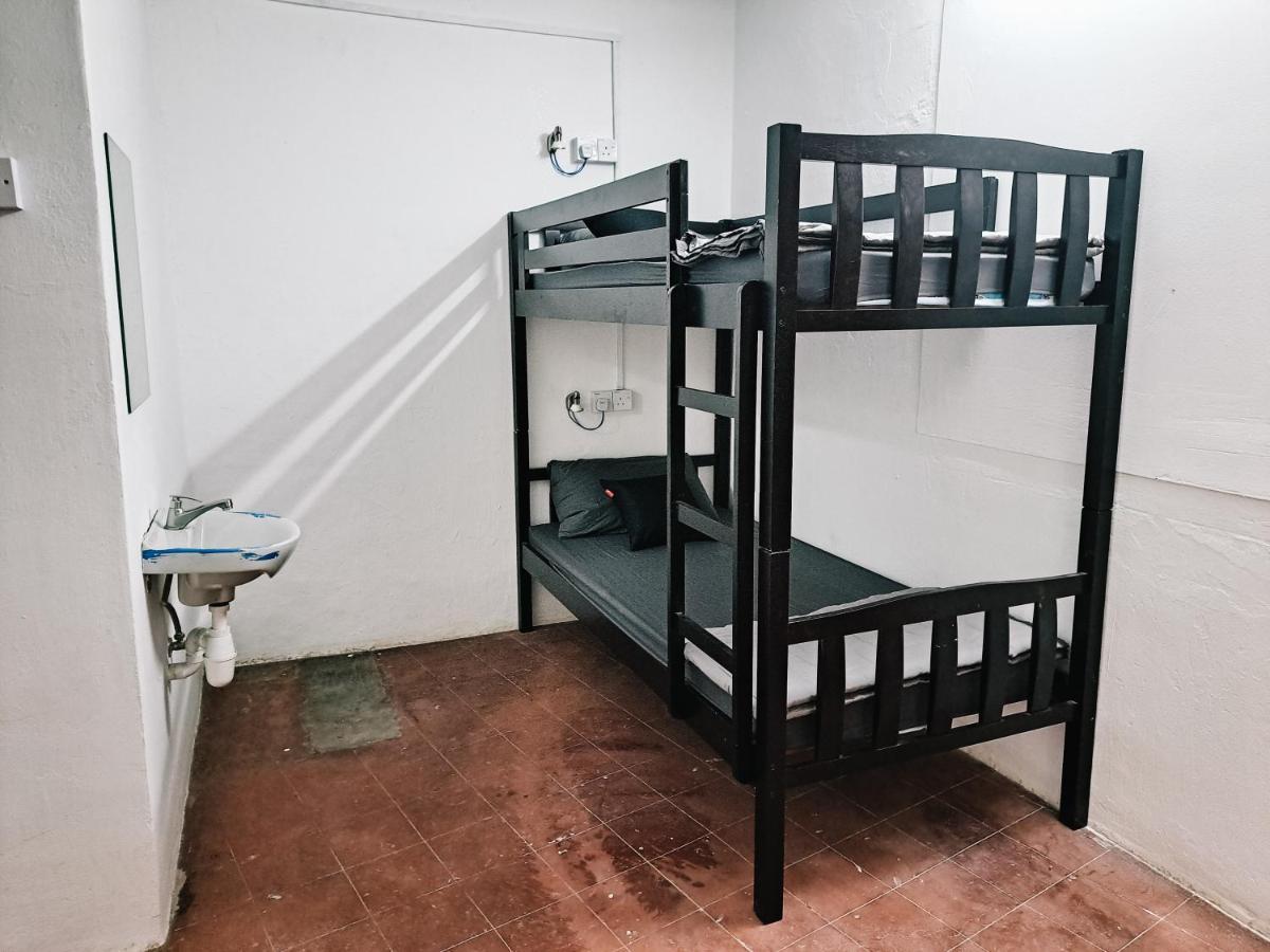 ג'ורג' טאון 111 Hutton Lane Hostel מראה חיצוני תמונה