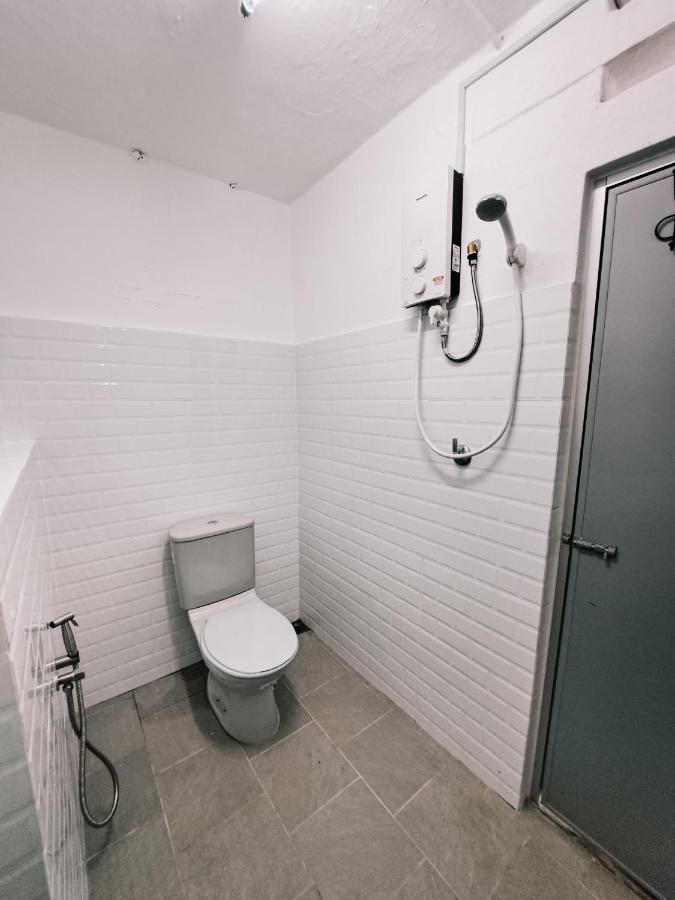 ג'ורג' טאון 111 Hutton Lane Hostel מראה חיצוני תמונה
